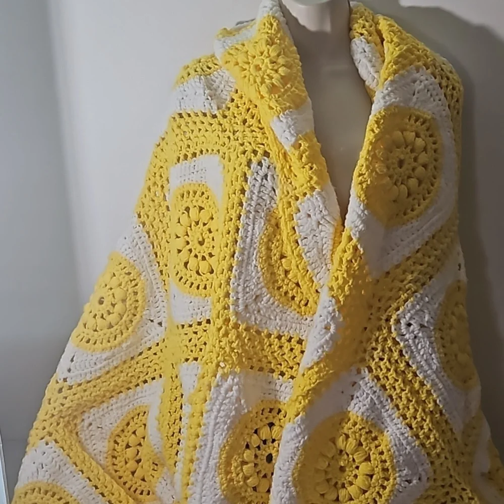 Handmade Yellow White Crochet Granny Square Blanket 37x63 Sunflower Fringe Retro